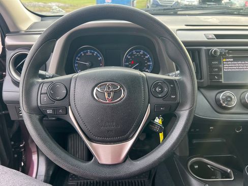 Used 2018 Toyota RAV4 LE image 27