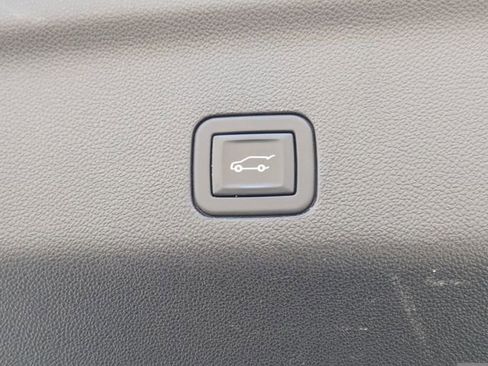 Used 2024 GMC Yukon XL SLT image 15