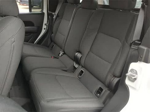 Certified 2021 Jeep Gladiator Sport AWD/4WD image 19