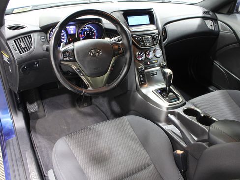 Used 2015 Hyundai Genesis 3.8 image 2