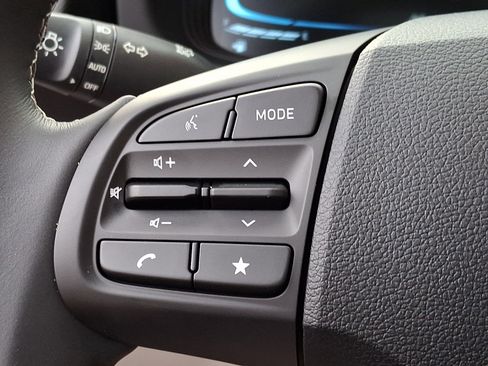 Used 2026 Hyundai Venue SEL FWD image 23