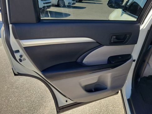Used 2019 Toyota Highlander Plus image 30