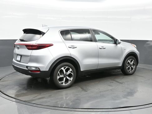 Used 2022 Kia Sportage LX image 6