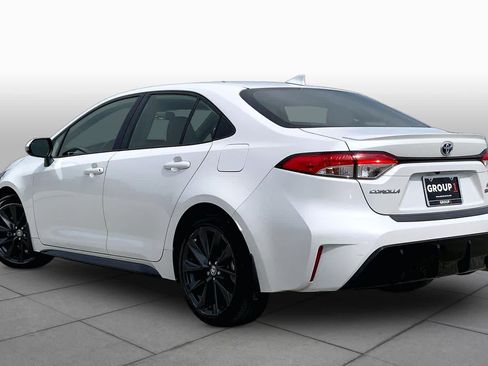Used 2024 Toyota Corolla SE w/ SE Package FWD image 12