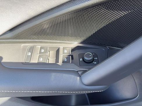 New 2025 Volkswagen Tiguan SE image 16