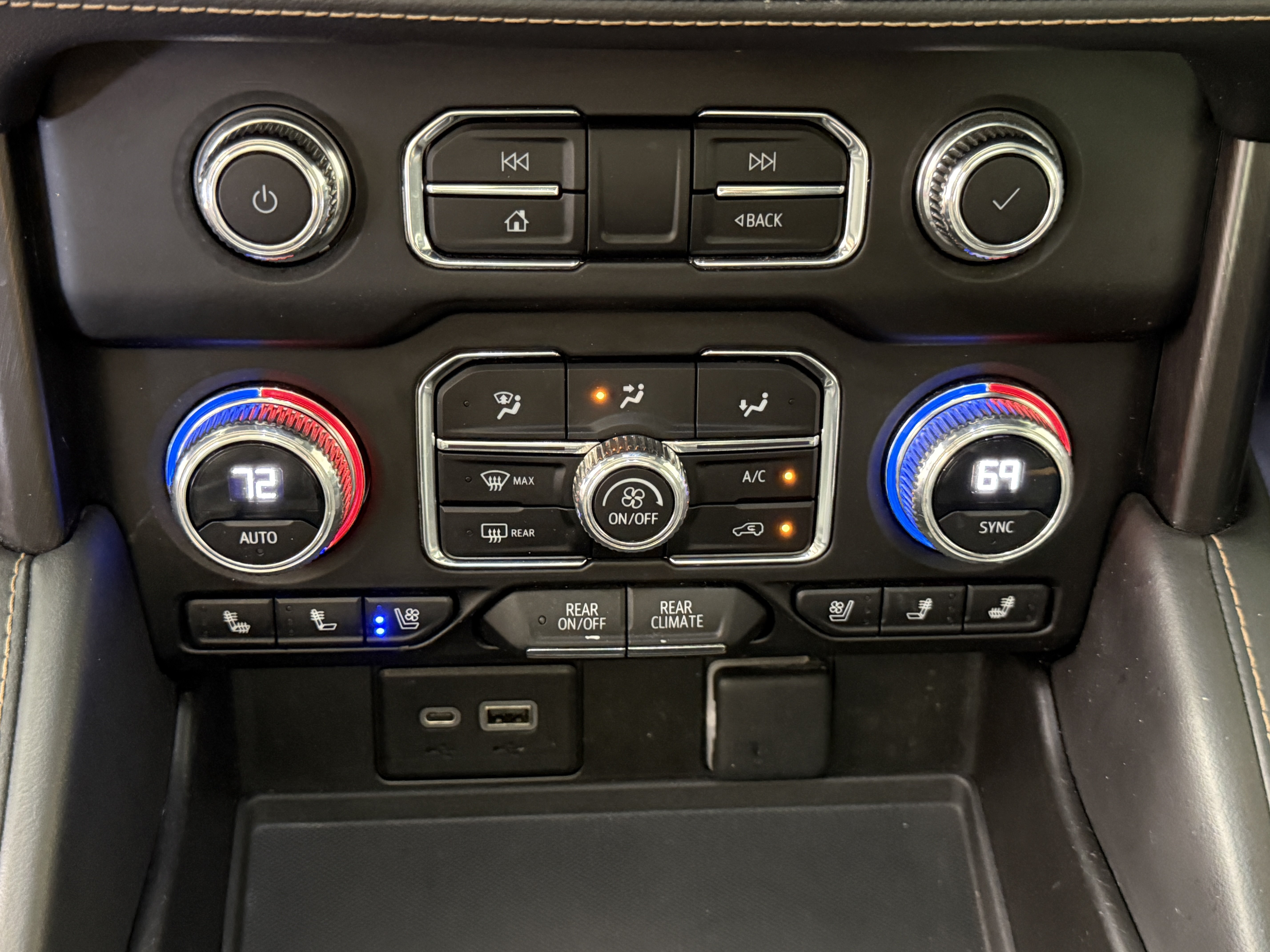 Used 2023 GMC Yukon AT4 w/ AT4 Premium Package AWD/4WD image 24
