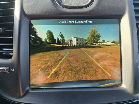 Used 2019 Chrysler 300 S image 19