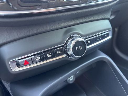 New 2026 Volvo XC40 B5 Core AWD/4WD image 31
