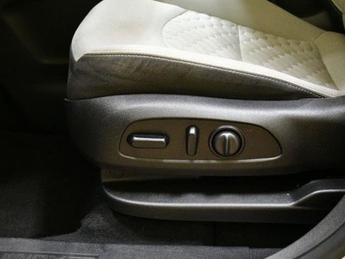 Used 2019 Chevrolet Equinox LS w/ LS Convenience Package image 27