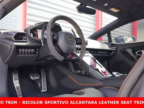 Used 2021 Lamborghini Huracan EVO image 3