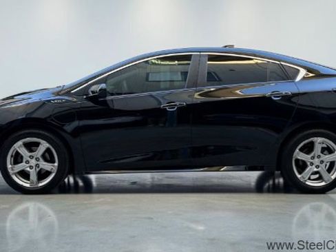 Used 2018 Chevrolet Volt LT image 3