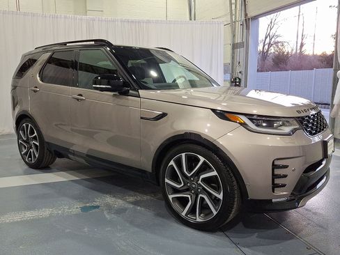 Certified 2025 Land Rover Discovery Dynamic SE image 7