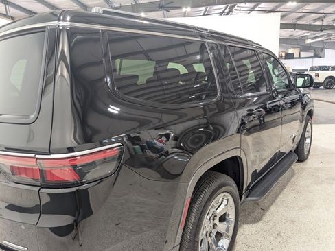 Used 2022 Jeep Wagoneer Series I image 3