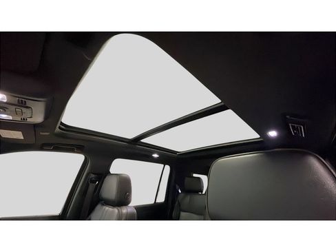 Used 2021 Chevrolet Suburban RST w/ Luxury Package AWD/4WD image 15