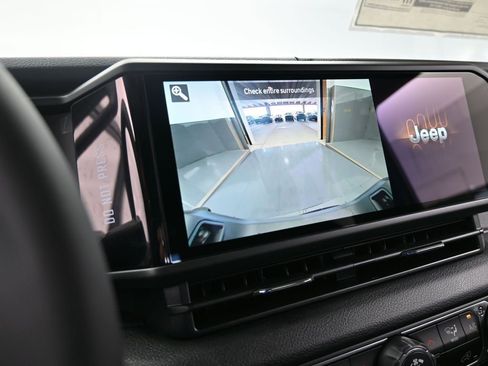 Used 2024 Jeep Gladiator Sport image 14