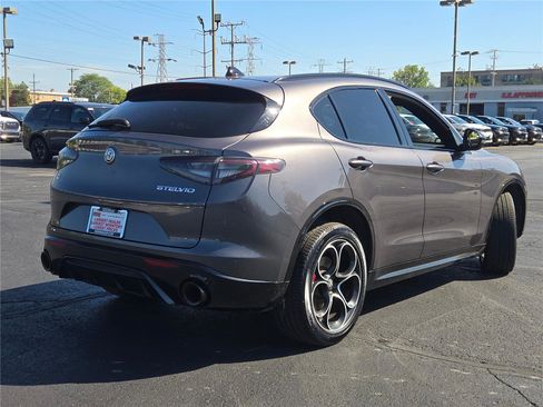 Used 2024 Alfa Romeo Stelvio Veloce image 12