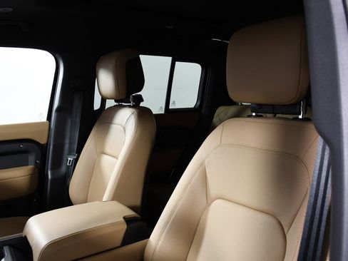 New 2026 Land Rover Defender 110 X-Dynamic SE image 3