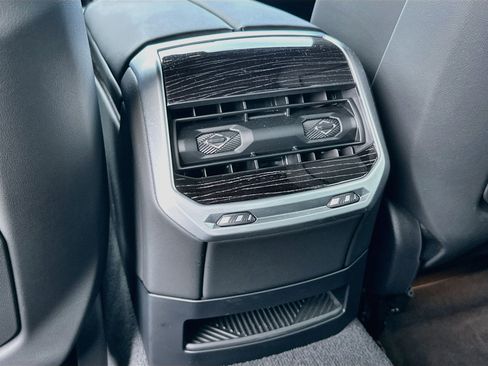 Certified 2024 BMW 740i RWD image 26