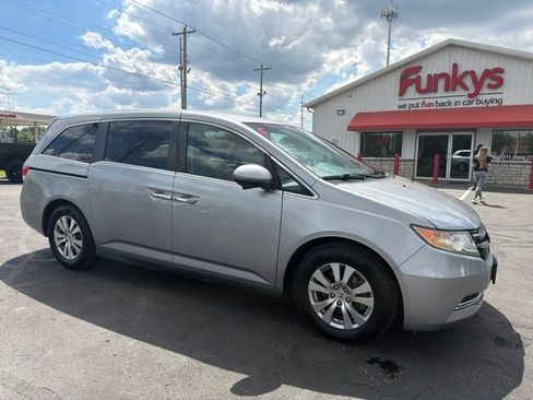 Used 2016 Honda Odyssey SE image 1