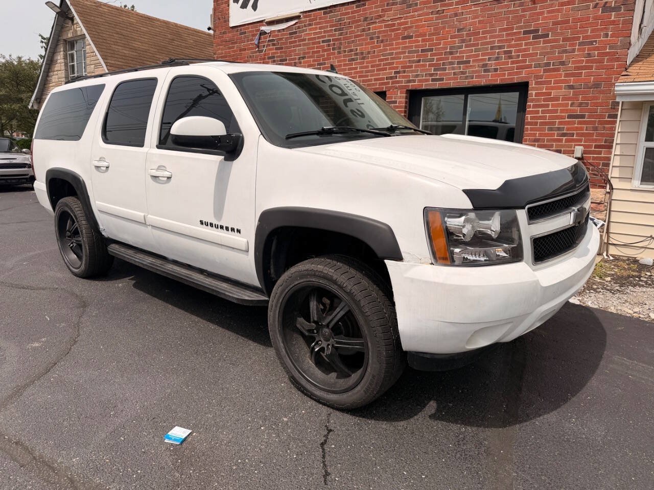 Used 2007 Chevrolet Suburban LT w/ LT Preferred Equipment Group AWD/4WD image 2