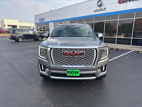 Used 2022 GMC Yukon XL Denali w/ Denali Ultimate Package image 3