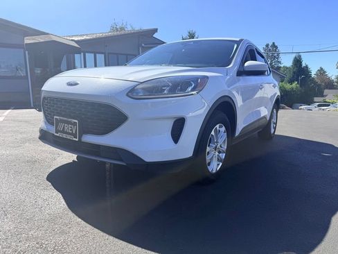 Used 2021 Ford Escape SE w/ Cold Weather Package AWD/4WD image 1