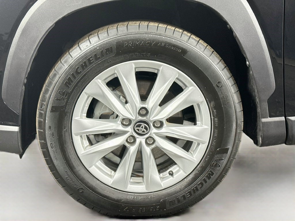 Used 2026 Toyota Corolla Cross LE FWD image 37