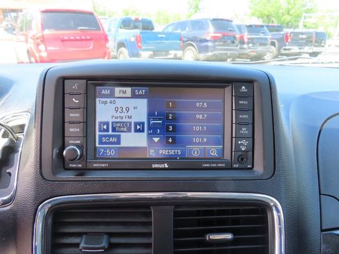 Used 2012 Dodge Grand Caravan Crew w/ Crew Value Pkg FWD image 17