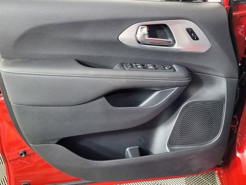 New 2026 Chrysler Pacifica Limited w/ S Appearance Package image 13