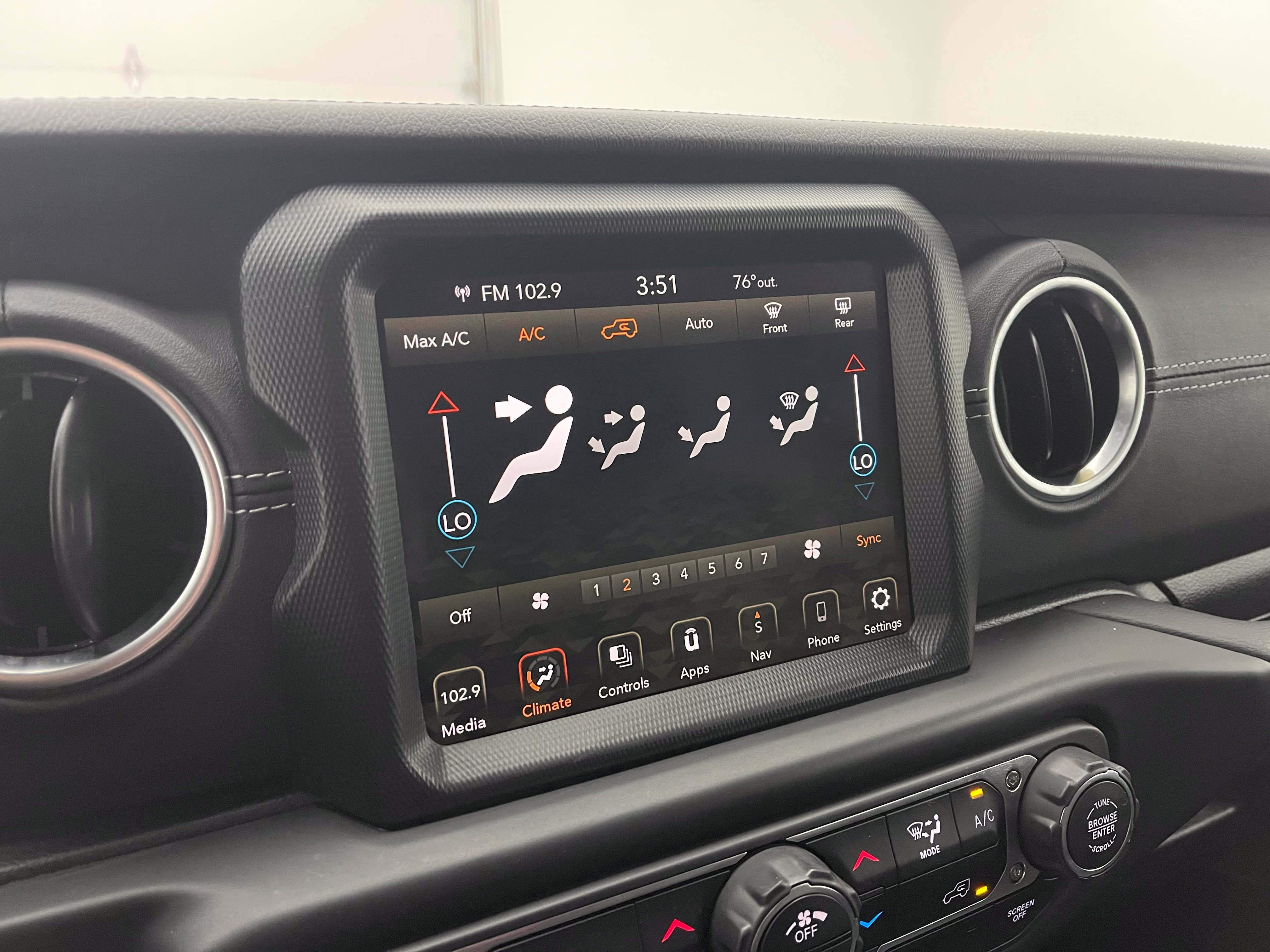 Used 2022 Jeep Wrangler Unlimited Sahara w/ LED Lighting Group AWD/4WD image 24