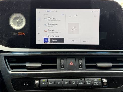 Used 2024 Lexus ES 350 w/ Premium Package FWD image 23