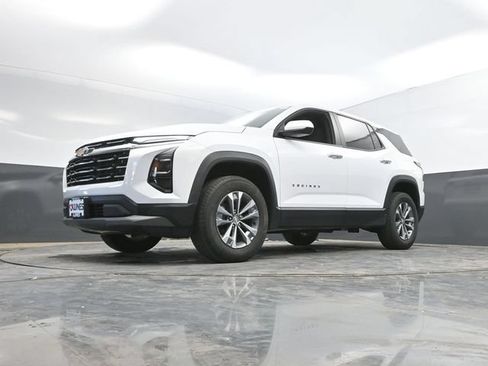 Used 2025 Chevrolet Equinox LT FWD image 46