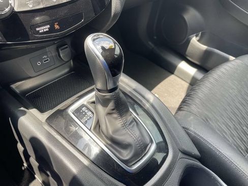 Used 2020 Nissan Rogue S FWD image 31