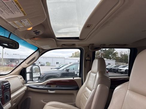Used 2005 Ford F350 Lariat image 11
