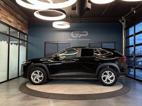 Used 2025 Chevrolet Trax LS w/ LS Convenience Package image 6