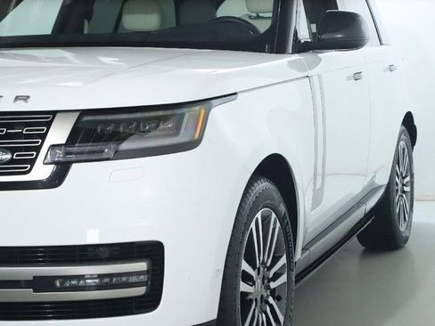 Used 2024 Land Rover Range Rover SE AWD/4WD image 13