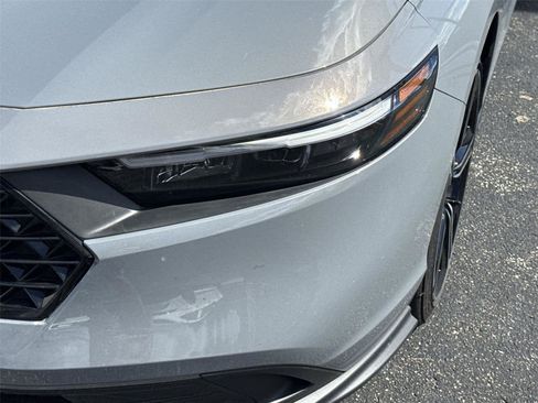 Used 2025 Honda Accord Sport image 9