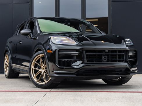 Certified 2024 Porsche Cayenne Turbo GT image 6