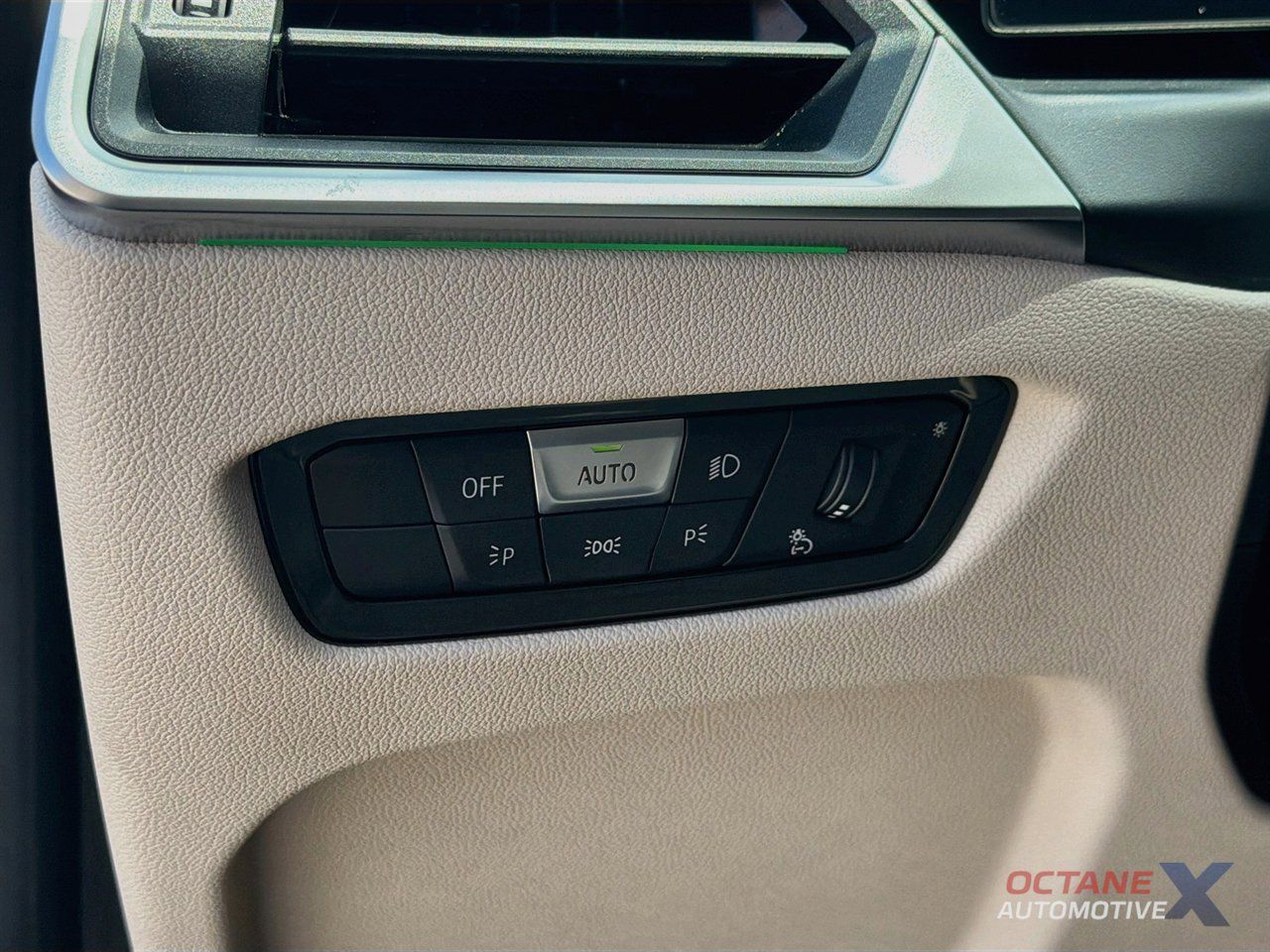 Used 2023 BMW 330i Sedan w/ M Sport Package RWD image 10