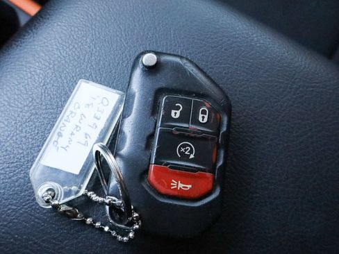 Used 2018 Jeep Wrangler Unlimited Sport S image 32