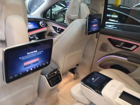 Used 2023 Mercedes-Benz EQS 580 4MATIC SUV w/ Pinnacle Trim Package image 14