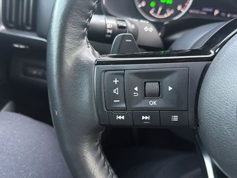 Used 2022 Nissan Pathfinder SL FWD image 9