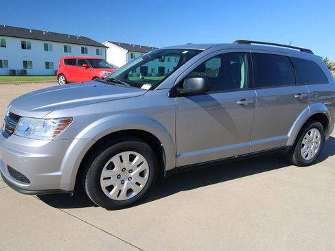Used 2018 Dodge Journey SE FWD image 17