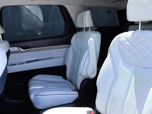 Used 2021 Hyundai Palisade Limited w/ Winter Package FWD image 15