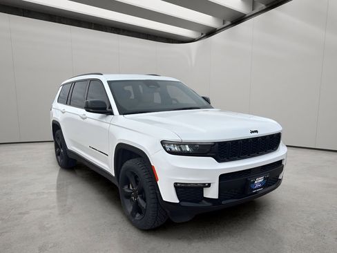 Used 2024 Jeep Grand Cherokee L Limited w/ Black Appearance Package image 7