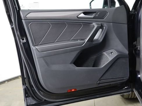 Used 2023 Volkswagen Tiguan SE FWD image 23