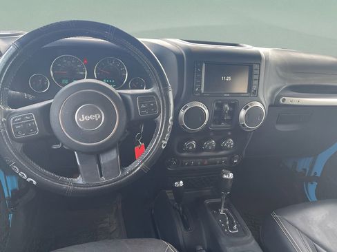 Used 2017 Jeep Wrangler Unlimited Rubicon w/ Connectivity Group image 11