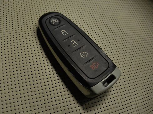 Used 2014 Lincoln MKS EcoBoost w/ Equipment Group 201A image 32