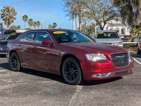 Used 2018 Chrysler 300 Touring w/ Driver Convenience Group image 3