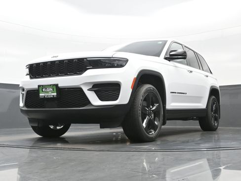 New 2025 Jeep Grand Cherokee Altitude image 11